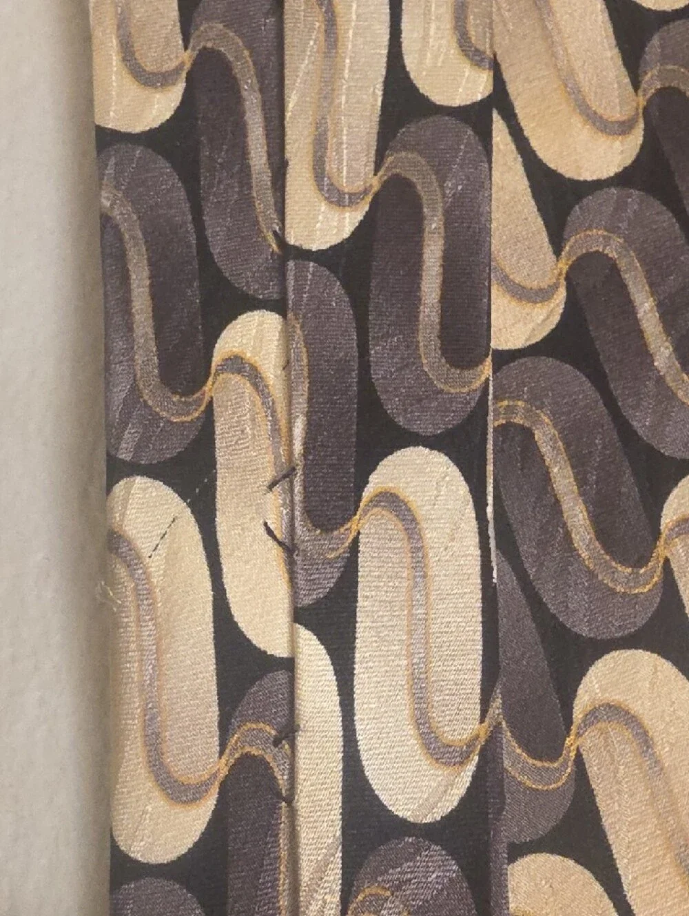 Di MoGGio Silk Hand Made Black and Gold Wave-Pattern Men's Tie 4 Inches Wide